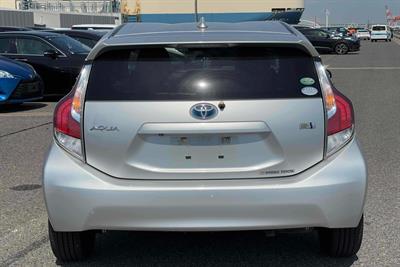 2015 Toyota Aqua - Thumbnail