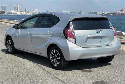 2015 Toyota Aqua - Thumbnail