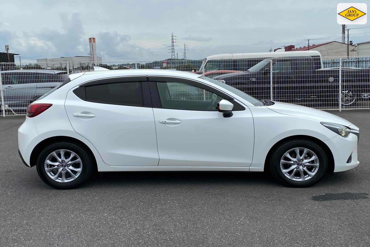 2016 Mazda Demio