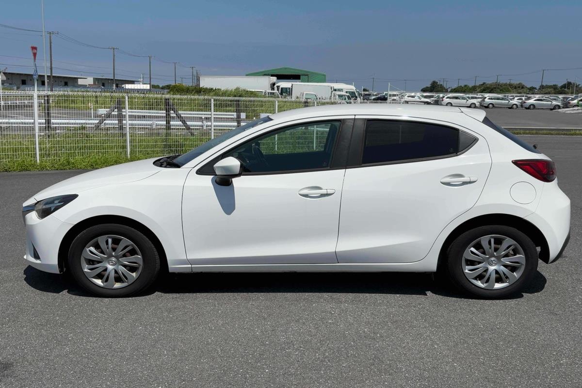 2016 Mazda Demio