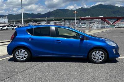 2015 Toyota Aqua - Thumbnail