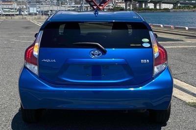2015 Toyota Aqua - Thumbnail