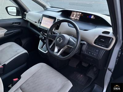 2018 Nissan Serena - Thumbnail