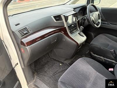 2013 Toyota Vellfire - Thumbnail
