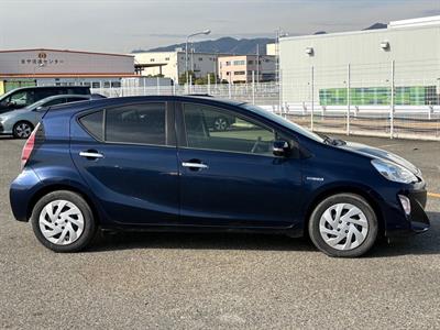 2017 Toyota Aqua - Thumbnail