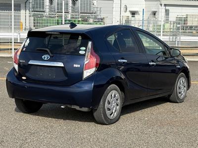 2017 Toyota Aqua - Thumbnail