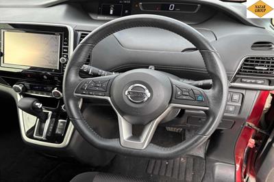 2017 Nissan Serena - Thumbnail