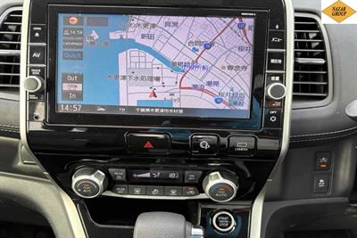 2017 Nissan Serena - Thumbnail
