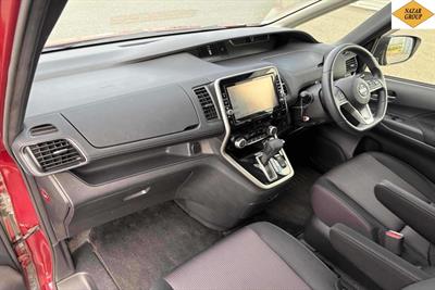 2017 Nissan Serena - Thumbnail