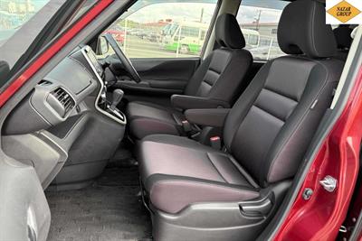2017 Nissan Serena - Thumbnail
