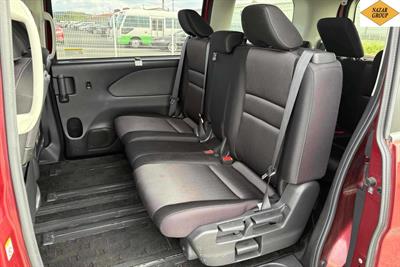 2017 Nissan Serena - Thumbnail