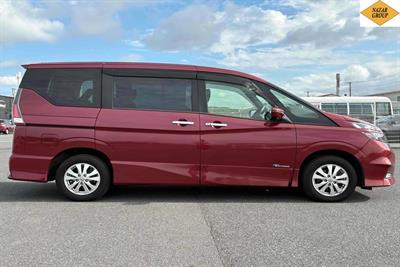 2017 Nissan Serena - Thumbnail