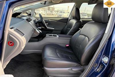 2013 Toyota Prius - Thumbnail