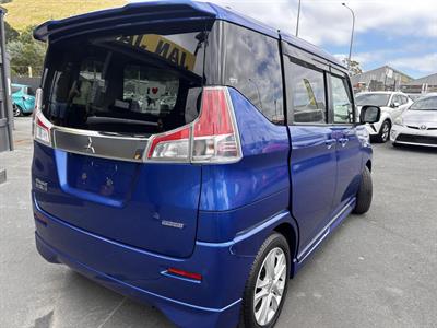 2016 Mitsubishi Delica - Thumbnail