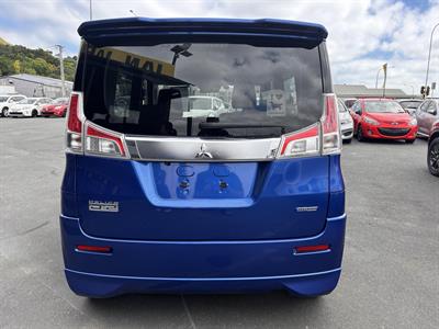 2016 Mitsubishi Delica - Thumbnail