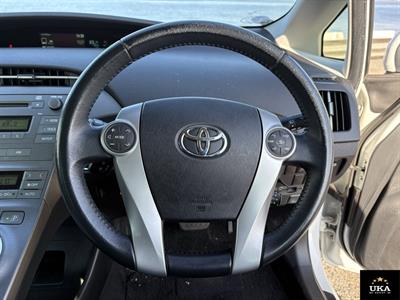 2014 Toyota Prius - Thumbnail
