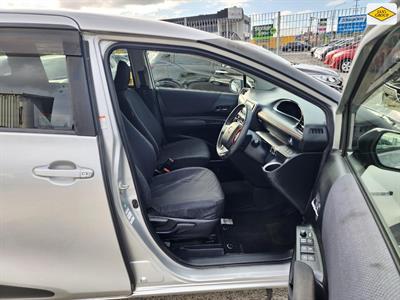 2016 Toyota Sienta - Thumbnail