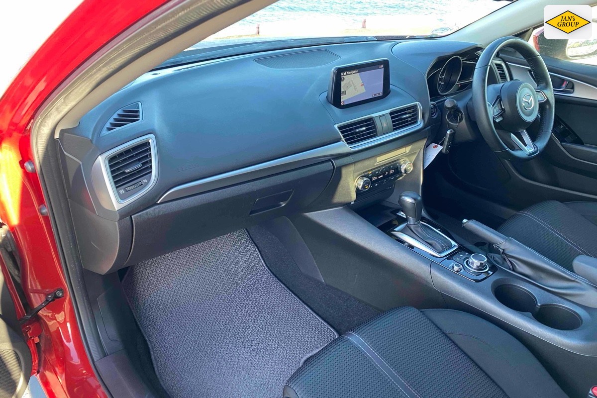 2017 Mazda Axela