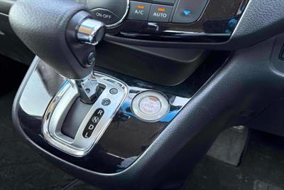 2014 Nissan Serena - Thumbnail