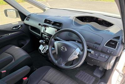 2014 Nissan Serena - Thumbnail