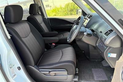 2014 Nissan Serena - Thumbnail