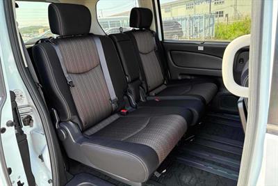 2014 Nissan Serena - Thumbnail