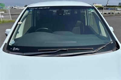 2014 Nissan Serena - Thumbnail
