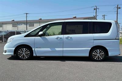 2014 Nissan Serena - Thumbnail