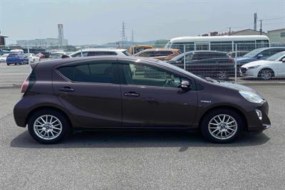 2015 Toyota Aqua - Thumbnail