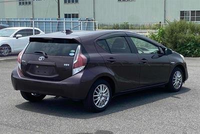 2015 Toyota Aqua - Thumbnail