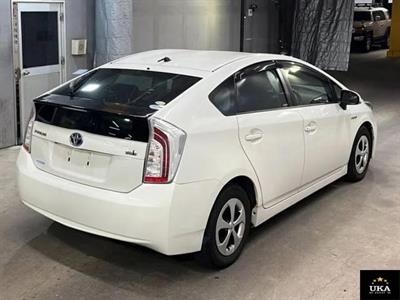 2014 Toyota Prius - Thumbnail