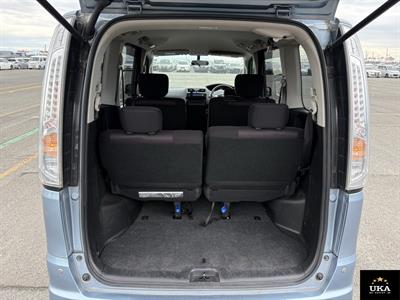 2013 Nissan Serena - Thumbnail