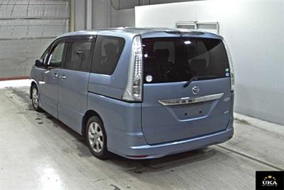 2013 Nissan Serena - Thumbnail