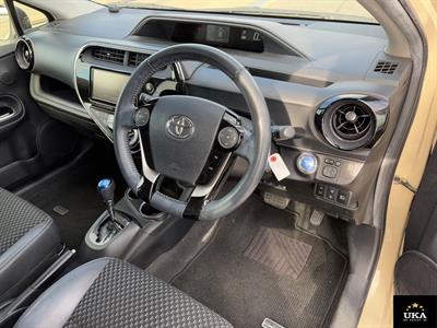 2017 Toyota Aqua - Thumbnail