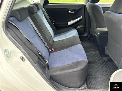 2015 Toyota Prius - Thumbnail
