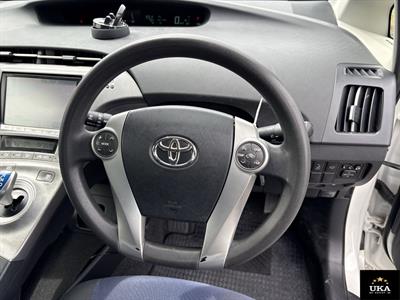2015 Toyota Prius - Thumbnail
