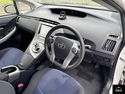 2015 Toyota Prius - Thumbnail