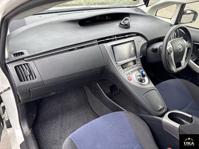 2015 Toyota Prius - Thumbnail