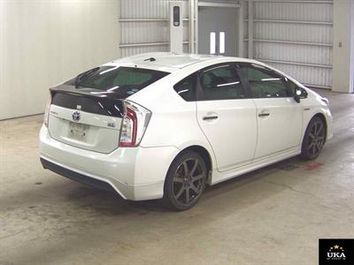 2015 Toyota Prius - Thumbnail