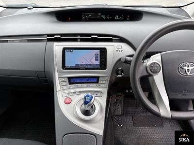 2015 Toyota Prius - Thumbnail