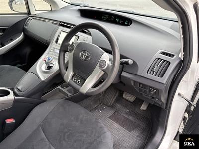 2015 Toyota Prius - Thumbnail