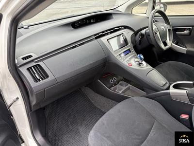 2015 Toyota Prius - Thumbnail