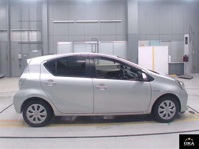 2013 Toyota Aqua - Thumbnail