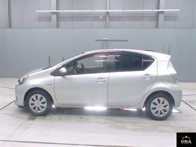 2013 Toyota Aqua - Thumbnail