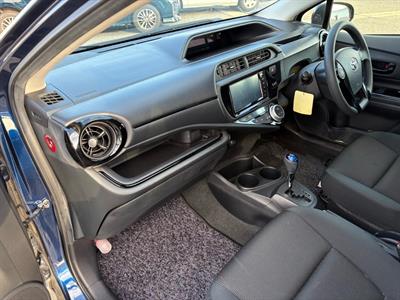 2016 Toyota Aqua - Thumbnail