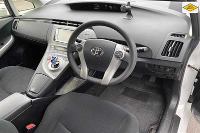 2014 Toyota Prius - Thumbnail