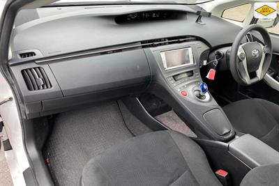2014 Toyota Prius - Thumbnail