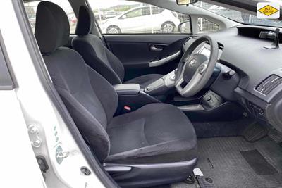 2014 Toyota Prius - Thumbnail
