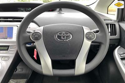 2014 Toyota Prius - Thumbnail