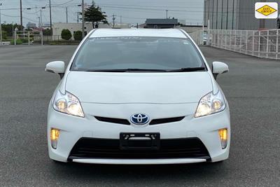 2014 Toyota Prius - Thumbnail